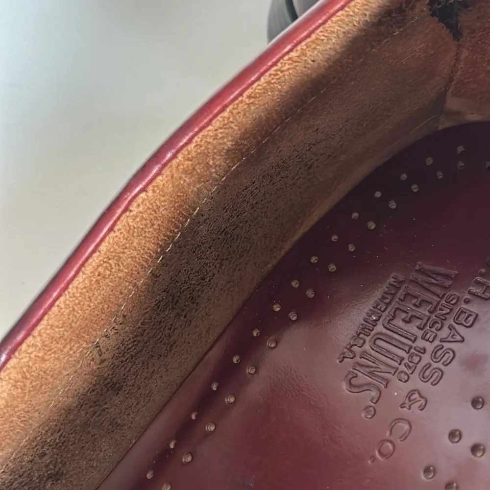 G.H. Bass & Co burgundy tassel kiltie Weejuns loafers drees shoes slip ons